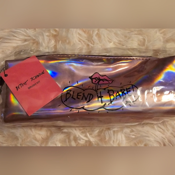 Betsey Johnson 6 piece blend it babe makeup brush set! - Picture 4 of 8